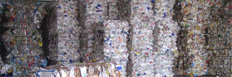 Ballenlager einer Sortierfraktion von recycelten Leichtverpackungen / bales of a sorted fraction from recycled leightweight packagings